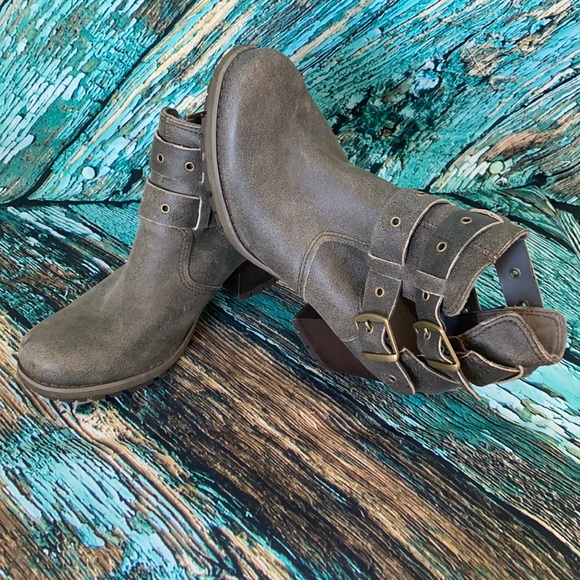 Caterpillar Shoes - Cat brand charcoal booties